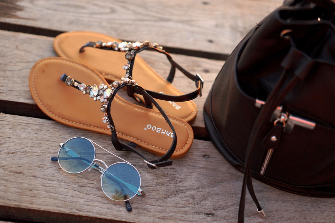 czarne sandałki z kryształkami torba worek eko skóra primark okulary lenonki lustrzanki