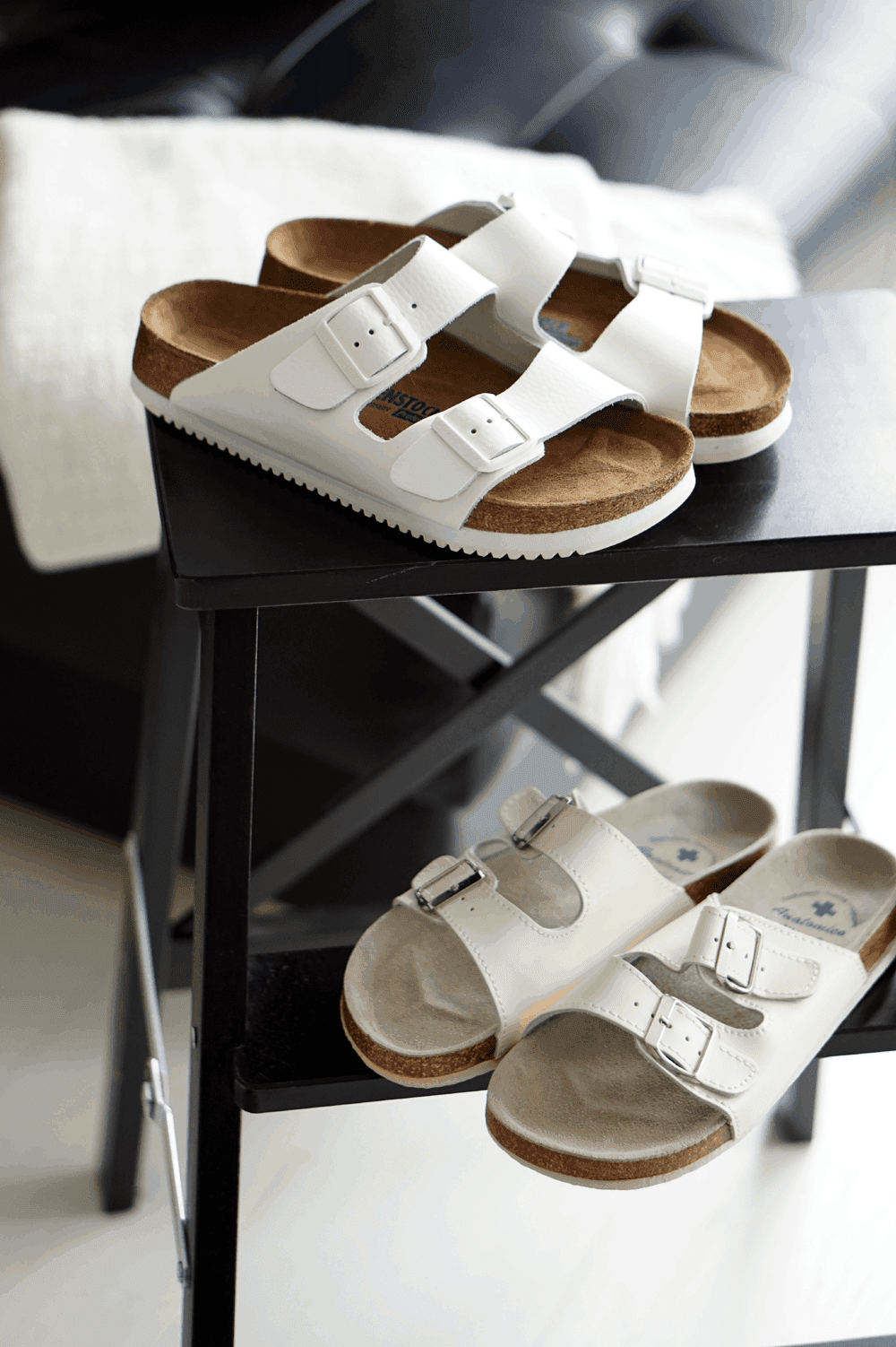 czym się różnią birkenstocki od szpitalnych klapek